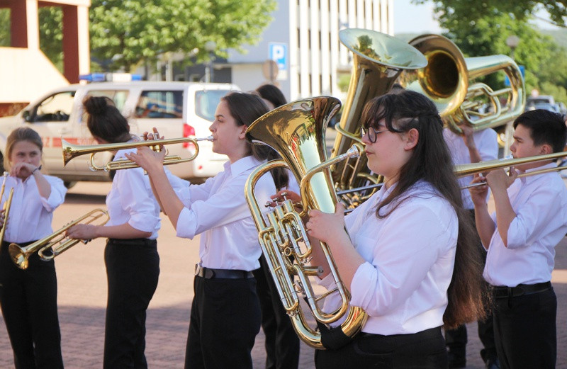 Sztafeta Niepodległości dobiegła do mety - 10x100 kilometrów zaliczone [foto]