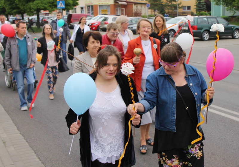 Dzień Godności Osoby Niepełnosprawnej Intelektualnie oraz 15 urodziny ŚDS [foto]