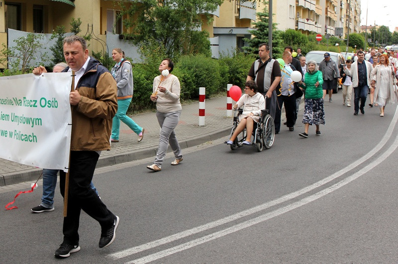 Dzień Godności Osoby Niepełnosprawnej Intelektualnie oraz 15 urodziny ŚDS [foto]