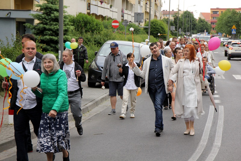 Dzień Godności Osoby Niepełnosprawnej Intelektualnie oraz 15 urodziny ŚDS [foto]