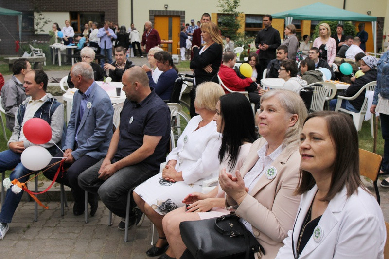 Dzień Godności Osoby Niepełnosprawnej Intelektualnie oraz 15 urodziny ŚDS [foto]