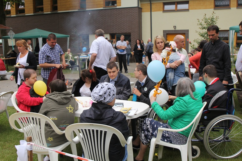 Dzień Godności Osoby Niepełnosprawnej Intelektualnie oraz 15 urodziny ŚDS [foto]