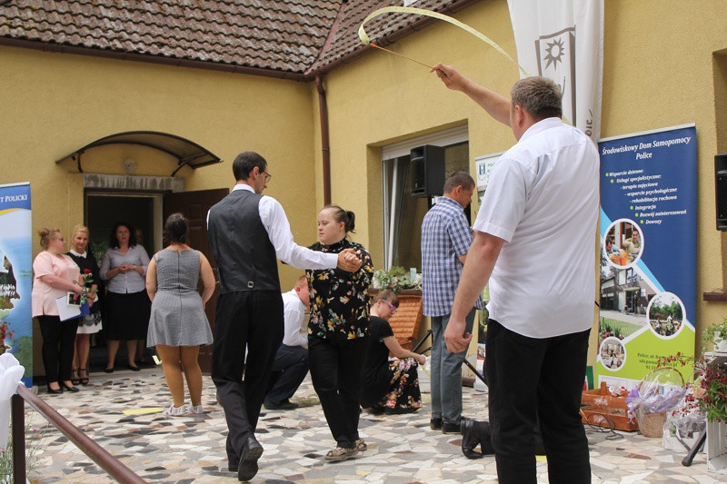 Dzień Godności Osoby Niepełnosprawnej Intelektualnie oraz 15 urodziny ŚDS [foto]