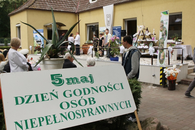 Dzień Godności Osoby Niepełnosprawnej Intelektualnie oraz 15 urodziny ŚDS [foto]