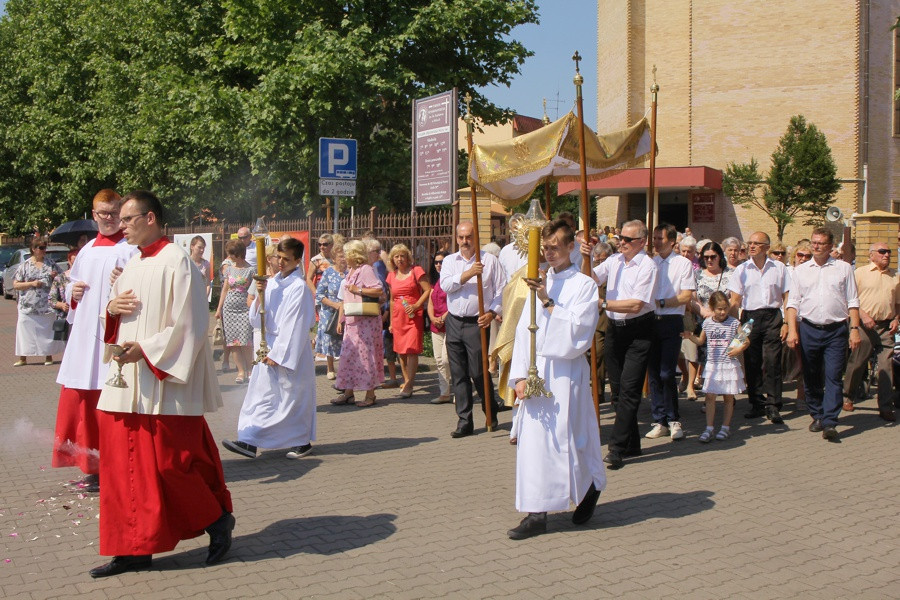 Boże Ciało w parafii pw. św. Kazimierza w Policach [foto]