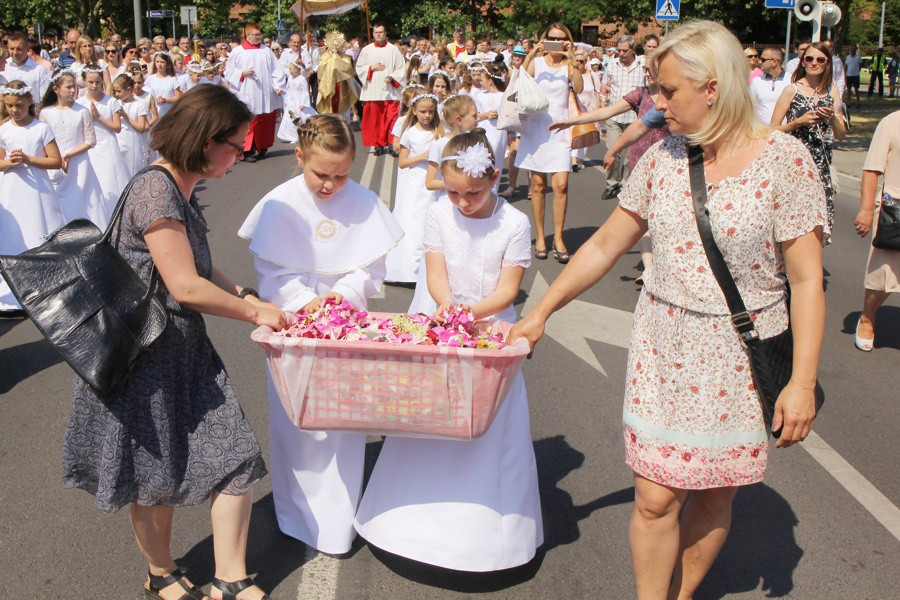 Boże Ciało w parafii pw. św. Kazimierza w Policach [foto]
