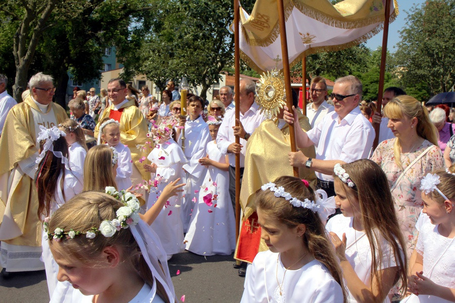 Boże Ciało w parafii pw. św. Kazimierza w Policach [foto]
