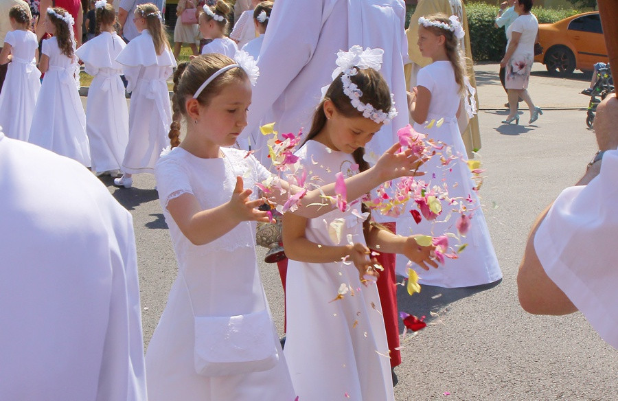 Boże Ciało w parafii pw. św. Kazimierza w Policach [foto]