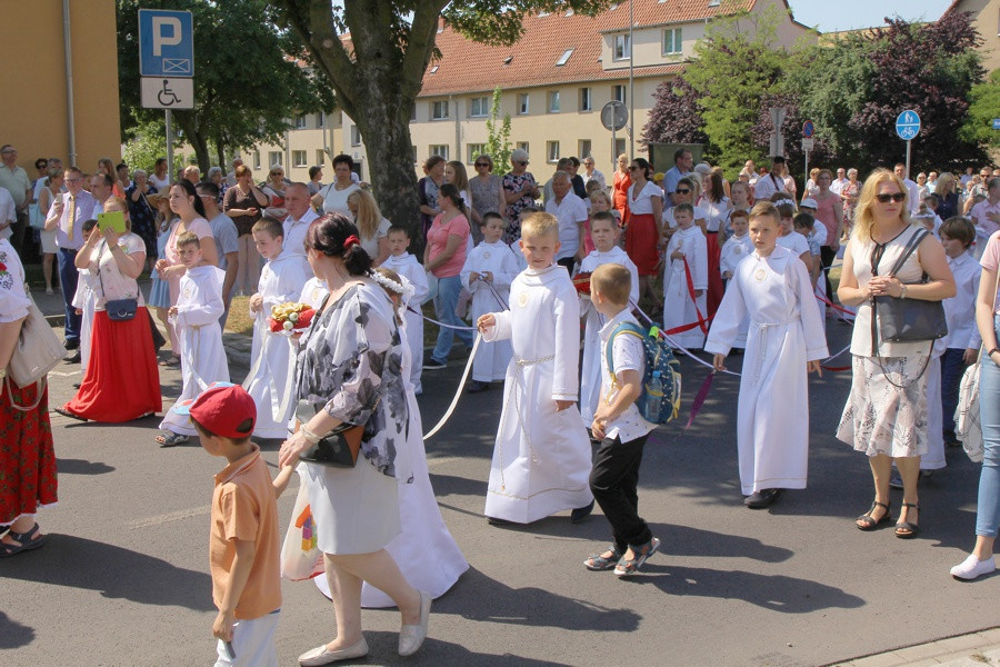 Boże Ciało w parafii pw. św. Kazimierza w Policach [foto]