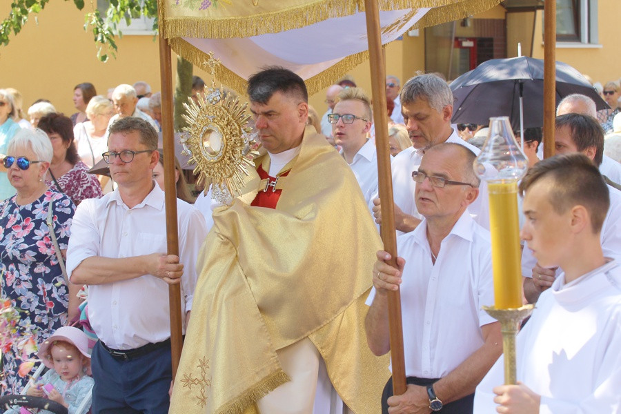Boże Ciało w parafii pw. św. Kazimierza w Policach [foto]