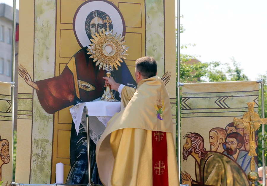 Boże Ciało w parafii pw. św. Kazimierza w Policach [foto]