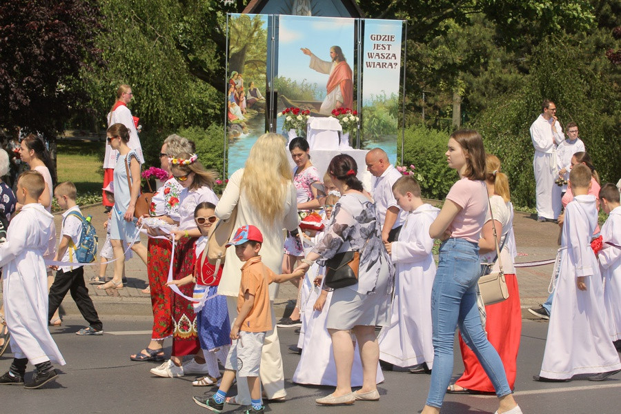 Boże Ciało w parafii pw. św. Kazimierza w Policach [foto]