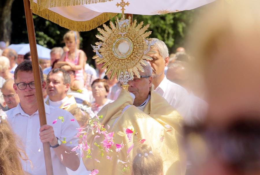 Boże Ciało w parafii pw. św. Kazimierza w Policach [foto]