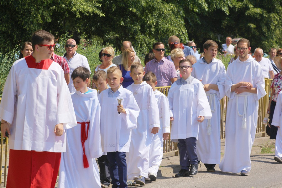 Boże Ciało w parafii pw. św. Kazimierza w Policach [foto]