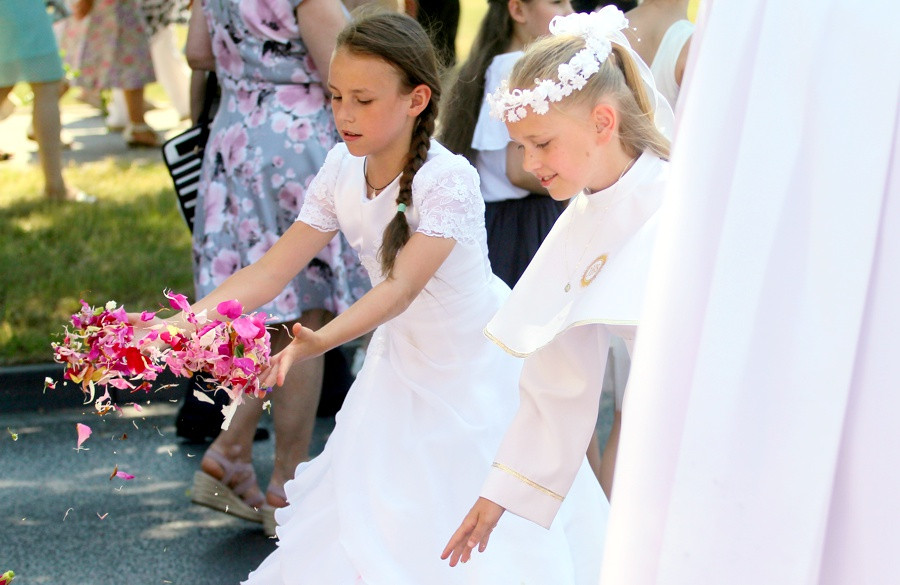 Boże Ciało w parafii pw. św. Kazimierza w Policach [foto]