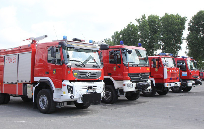 Strażacy z Grupy Azoty w Policach otrzymali sztandar i nowy samochód [foto]