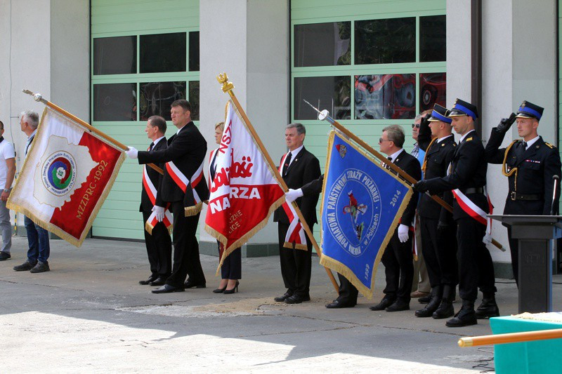 Strażacy z Grupy Azoty w Policach otrzymali sztandar i nowy samochód [foto]
