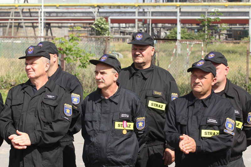 Strażacy z Grupy Azoty w Policach otrzymali sztandar i nowy samochód [foto]