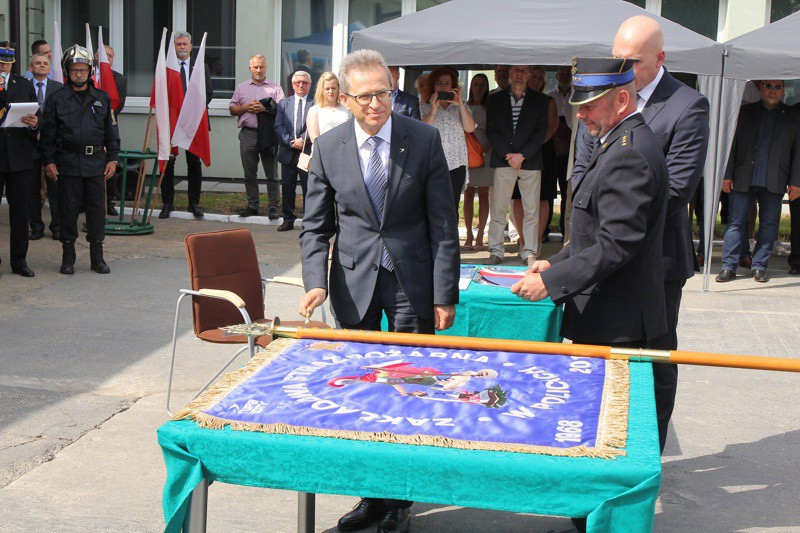 Strażacy z Grupy Azoty w Policach otrzymali sztandar i nowy samochód [foto]