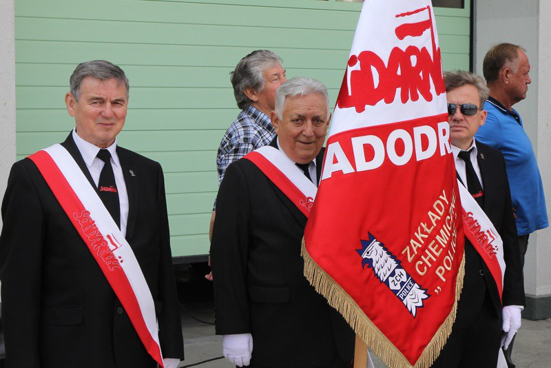 Strażacy z Grupy Azoty w Policach otrzymali sztandar i nowy samochód [foto]