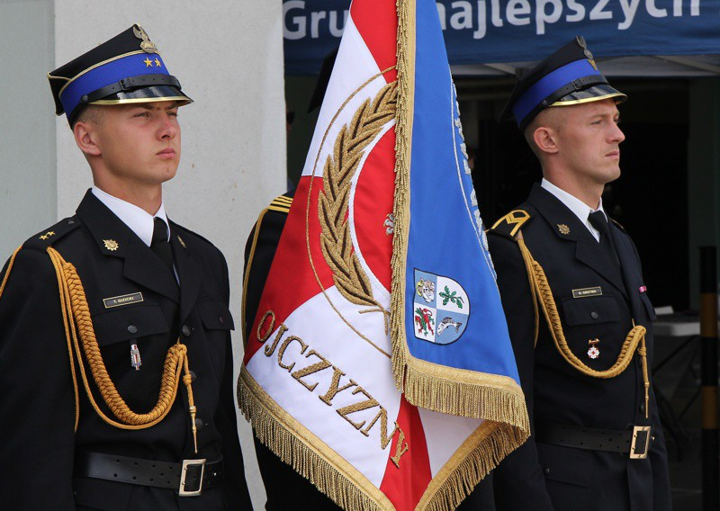 Strażacy z Grupy Azoty w Policach otrzymali sztandar i nowy samochód [foto]