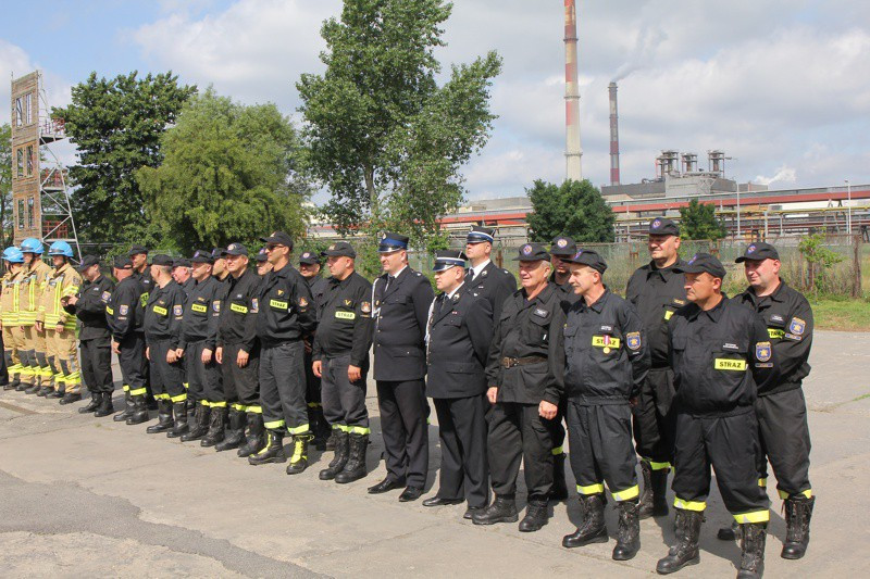 Strażacy z Grupy Azoty w Policach otrzymali sztandar i nowy samochód [foto]