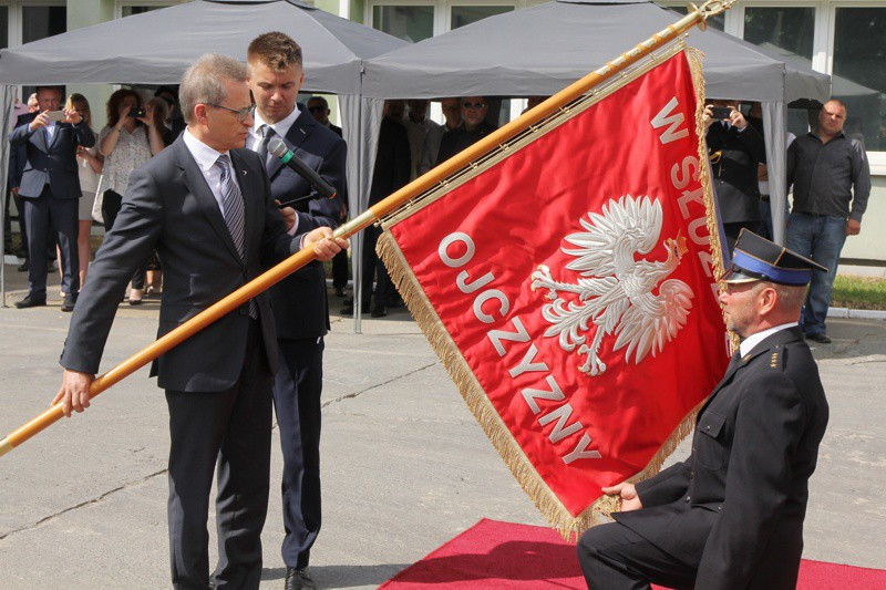 Strażacy z Grupy Azoty w Policach otrzymali sztandar i nowy samochód [foto]