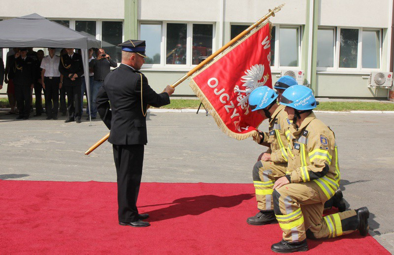 Strażacy z Grupy Azoty w Policach otrzymali sztandar i nowy samochód [foto]