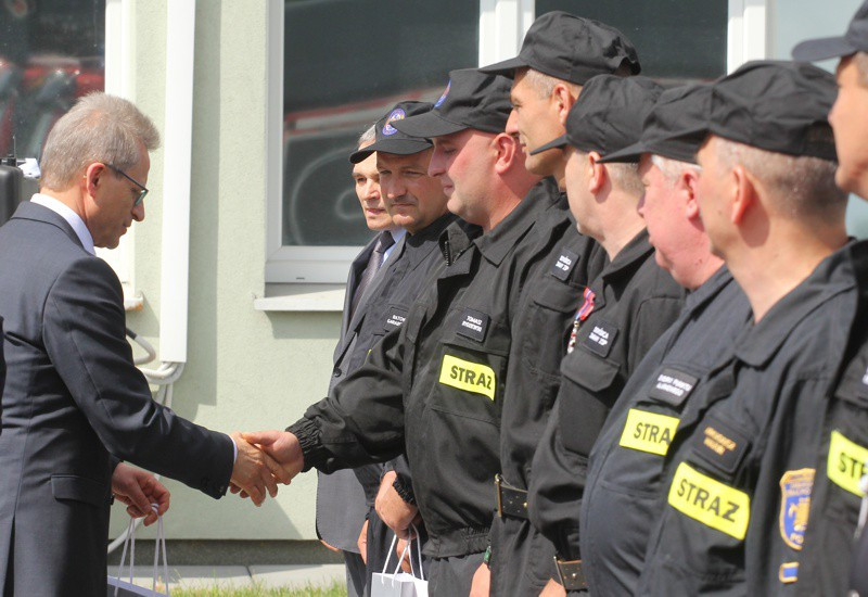 Strażacy z Grupy Azoty w Policach otrzymali sztandar i nowy samochód [foto]
