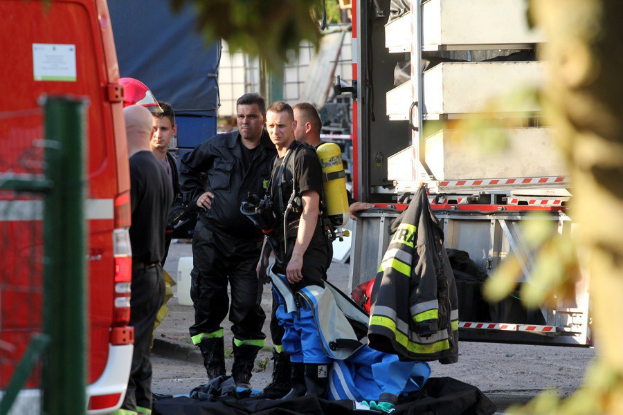 Pożar na terenie hurtowni chemicznej [foto]