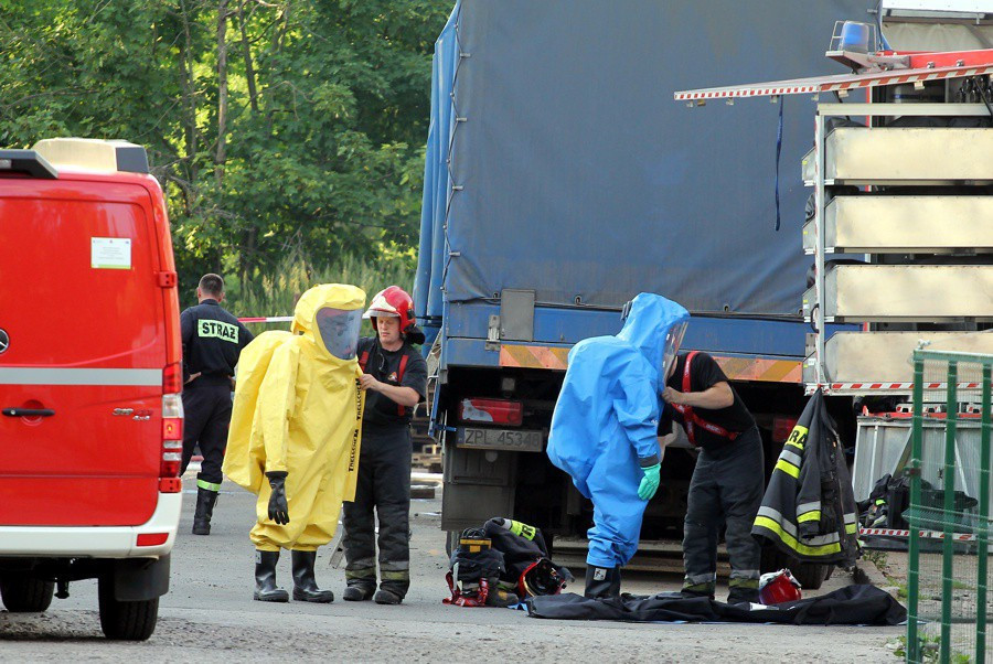 Pożar na terenie hurtowni chemicznej [foto]