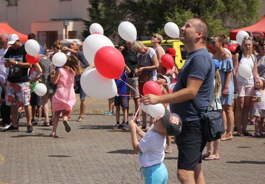 Biało-czerwone balony w setną rocznicę odzyskania niepodległości [foto]
