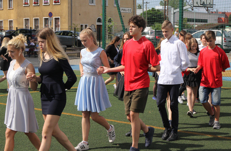 Poloneza czas zacząć... wyjątkowa lekcja w SP 1 [foto/wideo]