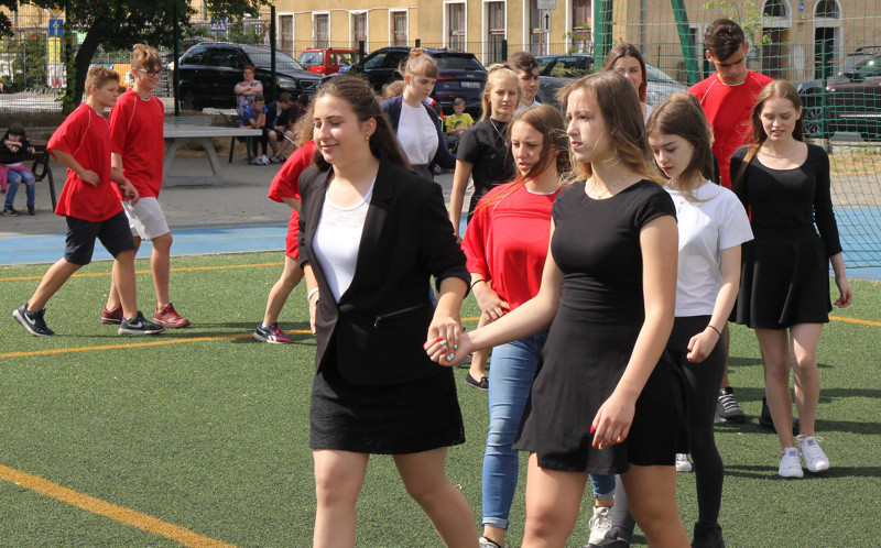 Poloneza czas zacząć... wyjątkowa lekcja w SP 1 [foto/wideo]