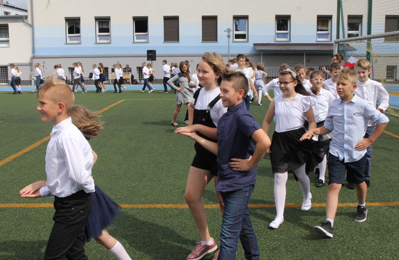 Poloneza czas zacząć... wyjątkowa lekcja w SP 1 [foto/wideo]