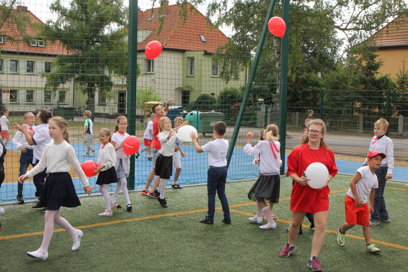 Poloneza czas zacząć... wyjątkowa lekcja w SP 1 [foto/wideo]