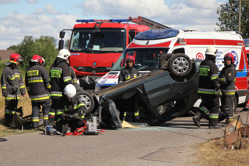 Dachowanie na ulicy Dworcowej w Trzebieży [foto/wideo]