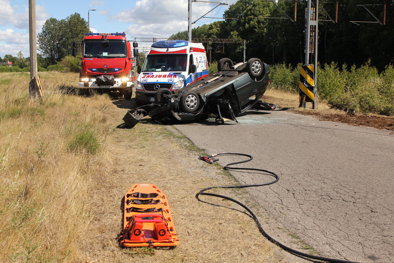 Dachowanie na ulicy Dworcowej w Trzebieży [foto/wideo]
