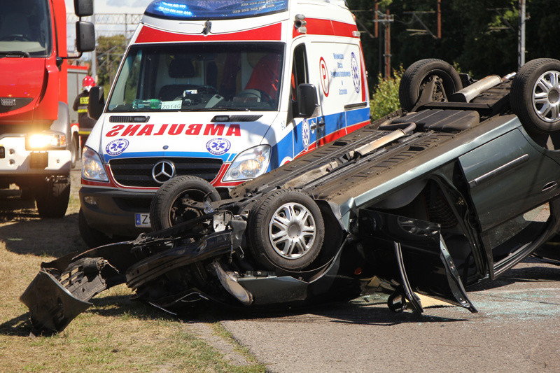 Dachowanie na ulicy Dworcowej w Trzebieży [foto/wideo]