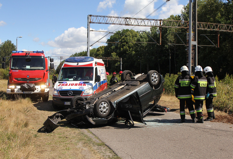 Dachowanie na ulicy Dworcowej w Trzebieży [foto/wideo]