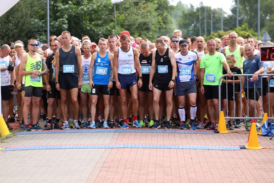 III BIEG NEPTUNA. 650 zawodników na starcie biegu w Trzebieży [foto]