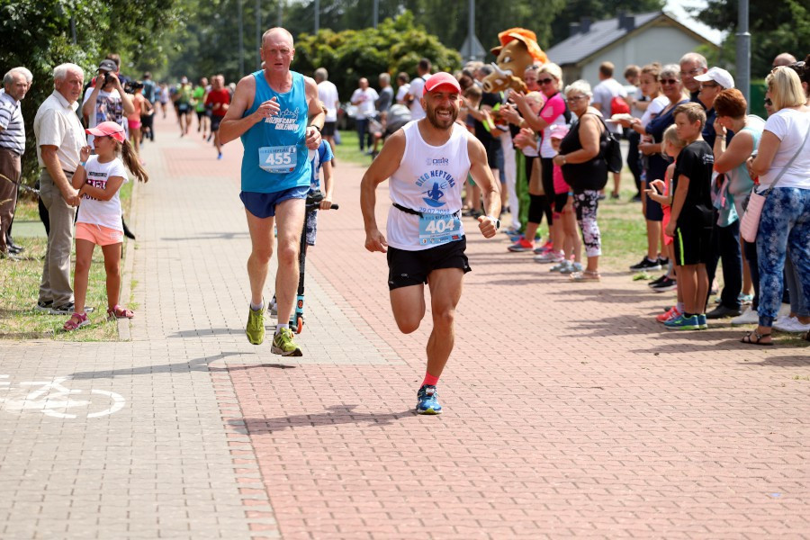 III BIEG NEPTUNA. 650 zawodników na starcie biegu w Trzebieży [foto]