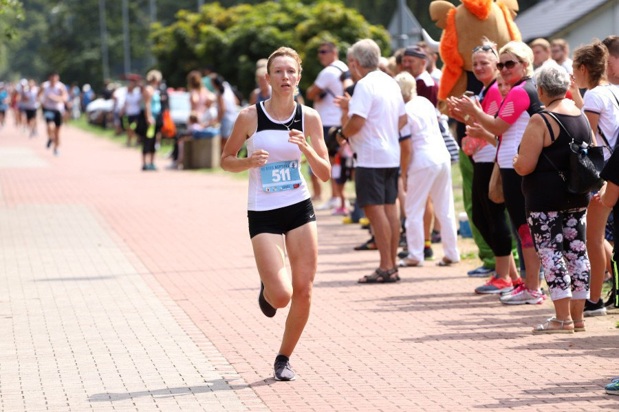 III BIEG NEPTUNA. 650 zawodników na starcie biegu w Trzebieży [foto]