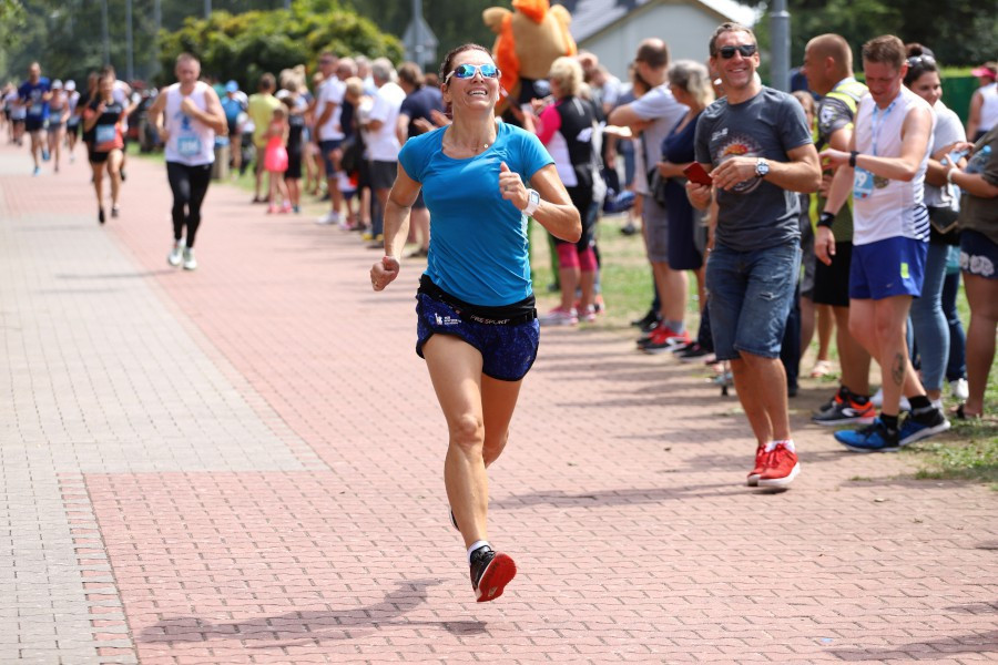 III BIEG NEPTUNA. 650 zawodników na starcie biegu w Trzebieży [foto]
