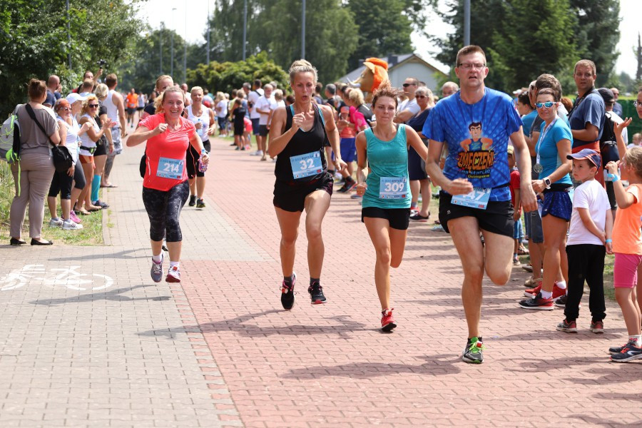 III BIEG NEPTUNA. 650 zawodników na starcie biegu w Trzebieży [foto]