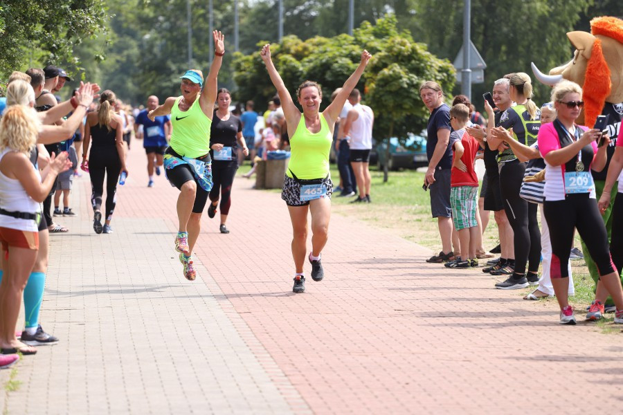 III BIEG NEPTUNA. 650 zawodników na starcie biegu w Trzebieży [foto]