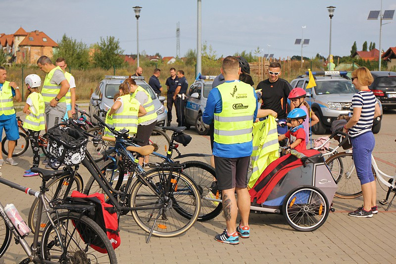 Rodzinny rajd rowerowy w Mierzynie [zdjęcia]