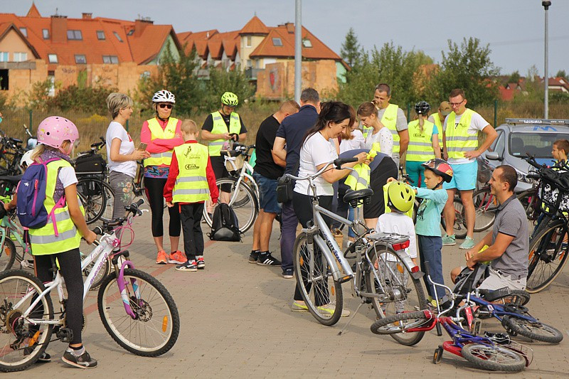 Rodzinny rajd rowerowy w Mierzynie [zdjęcia]