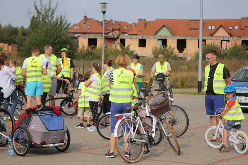 Rodzinny rajd rowerowy w Mierzynie [zdjęcia]