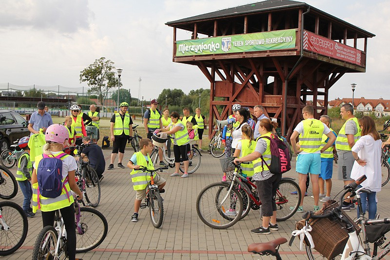 Rodzinny rajd rowerowy w Mierzynie [zdjęcia]